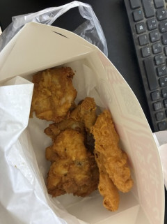 (´;ω;`)ケンタッキー買ってきたぜ！