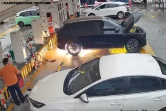 中国EV　SUV「Zeekr 7Xが」充電中に突然爆発＆炎上！一体何が...　[8/22]