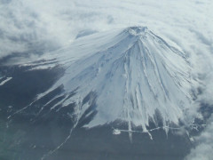ドイツ人女性が富士山8合目で治療を受けた後に山頂へ... 8合目から自力下山できず救助
