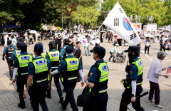 韓国人「主催者不明の蚕室集会が1ヶ月以上続くも警察は対応に苦慮」→「これが民意だ」