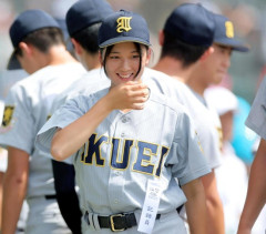 【朗報】仙台育英の女子マネ、選手を発情させてしまう