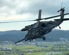 【動画】自衛隊のヘリ近っ！富山の展望台ギリギリまで迫ったUH-60J。