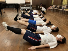 部活動中のJK、胸が浮き上がってしまう