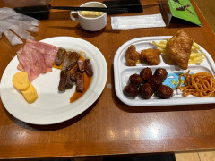 【画像】ワイの朝食バイキング、走攻守完璧と話題に