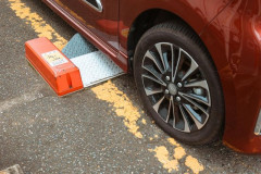 X民、勝手に自分の車のホイールナットを緩める男を捕まえる → その後、どうなったかというと…