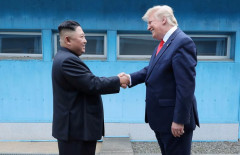 トランプ大統領、イランの核保有は認めず、北朝鮮には融和的なのは何故なのか？！