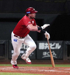 楽天ルーク・ボイトが右肘じん帯損傷で手術