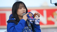 ベイスターズ女子：山口陽世さん、日向坂46の卒業セレモニー、球団からのお花も届けられ、Deファンも参加
