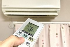 【悲報】シンママ「息子の部屋が26度になってたから28度にしておいた、暑いのは解るけど電気代見た時の私の顔を見てほしい」→炎上