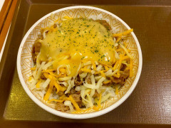 【真理】本物のチー牛って言うほどチーズ牛丼食わないよな