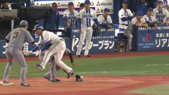 高橋遥人、ランナーと交錯するアクシデント