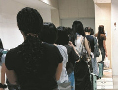 【朗報】学者「女性はもっと怒っていい。女性トイレだけ行列なのは不公平。我慢を強いられている」