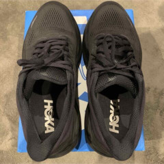 3万円のHokaのスニーカー買ったけど歩きやすすぎる…しかも疲れにくい