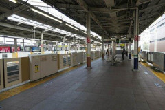 【困惑】和光駅ぼく「(電車こないな～)」知らないおっさん「電車こないねぇ」ぼく「え…あ、あそうですね…」