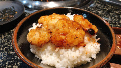 【画像】焼肉屋で白飯を食べるとき、「ホルモン」で白飯を食えるか…？