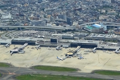 日本の主要空港って発着枠逼迫か門限に苦しめられすぎでは？アジアのハブも今や仁川だし…