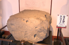 台湾女性、奈良県・薬師寺にある国宝『仏足石』に液体をぶっかけたとして逮捕「感動したものには油をかけて祈祷する」