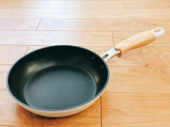 【悲報】テフロンフライパンという役立たずのゴミ