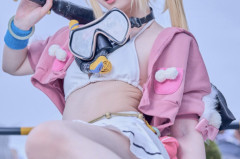 【画像】コスプレイヤーさん、見えてはいけないものがハミ出してしまう・・・