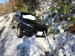 【悲報】ハリアーさん、雪山でスピード出しすぎてフロントアクスル死んだ結果ｗｗｗｗ