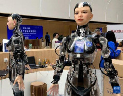 【悲報】中国人「人間より速く走れるロボット作りました！」日本人「止まれず壁に激突してるじゃんｗ中華クオリティｗ」ｗｗｗｗｗｗｗｗｗｗ