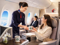 中国東方航空、ファーストクラスとビジネスクラスでスターバックスのコーヒーを提供