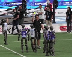 【動画】奇行種かな。北京ヒト型ロボット運動会がめっちゃ面白いんやが。