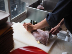 【閲覧注意】魚屋さん「アニサキスは冷凍すれば死にます」ワイ「ちょっと待ってください、魚屋さん！！」⇒結果ｗ