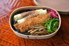 【悲報】弁当ってさ、結局のり弁に戻ってくるんだよな