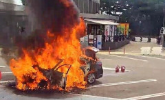 駐車して休憩所へ入った直後に愛車が炎上、人的被害ゼロの一方で原因究明を求める声