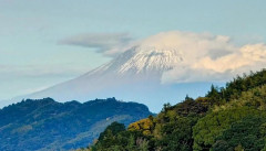 「ビジネスホテルから富士山の風景が見れてしまった」親日外国人が風景を愛でるスレ