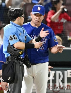 井上一樹監督が「来季続投」に意欲…　チームは低迷も「収益アップ」でホクホク状態