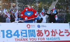 4億寄付するからミャクミャク巨大立像を作れ