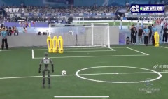 【海外の反応】人型ロボット、FKを決めてロナウドのモノマネを披露する「完成度が高い」「不気味だって…」