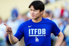 山本由伸（防御率2.61 QS率78.3 援護率2.67 12勝7敗）菅野智之（防御率4.96 QS率30.4 援護率5.18 12勝7敗）←これ