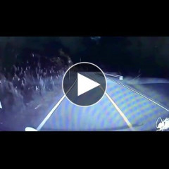 【動画】バイカスさん、前の車を追い抜いたせいで事故る