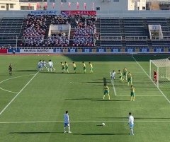 【朗報】韓国人「日本の高校サッカー、フリーキックで急に手をつなぎ始めた」