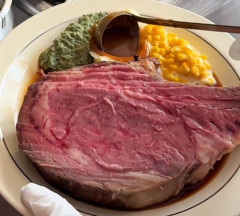 【動画】死ぬまでに1回はこういうでっかい肉食ってみたい🥺