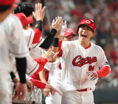 【祝】カープ佐藤啓介、代打プロ初ホームラン！反撃弾から『一挙8得点』大逆転ｗｗｗ