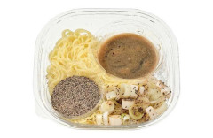 セブンイレブンの『冷やしコショウそば』完食できないほど味が濃いと話題にｗｗｗｗ「人間の食い物じゃない」「塩分8g！？」