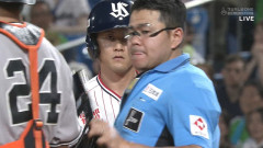 ヤクルト・岩田、審判を睨みつけるｗｗｗｗ