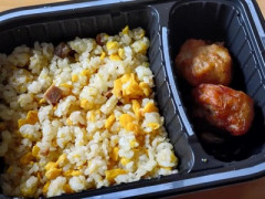 【画像】ニチレイ『チャーハンと唐揚げをフュージョンさせたらウケそうやなw』→結果