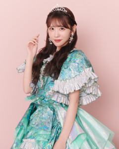 【FRUITS ZIPPER】櫻井優衣さんのグラビア写真集　編集前の謎の線が入り話題に