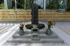 【呪い】 迷惑系配信者が「平将門の首塚」で不敬を働いた結果 → 祟りにより、関東地方で豪雨と震度5弱の地震が発生したと話題に