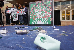 スタバコリアに業界初の労組、5・18イベントの余波と過重労働への不満に賛否が割れる韓国