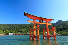 【悲報】外国人「日本人って無宗教なら何を心の支えに生きてるの？」