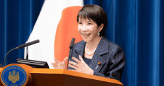 英テレグラフ紙「日本の首相、寂しすぎてゴキブリと友達になった」