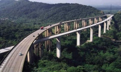 ブラジル人「ノンストップで車を走らせたら何時間で隣国に行ける？」