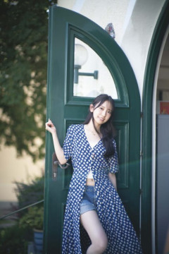 日向坂46金村美玖が陶器の産地へ、水玉ドレスのへそ出しショット解禁