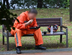 床で弁当を食べる消防士の姿に心配の声、クーパン火災現場の待遇をめぐり消防庁が釈明